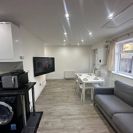 2 Bedroom House,Brownhillrd Se6 Лондон Экстерьер фото