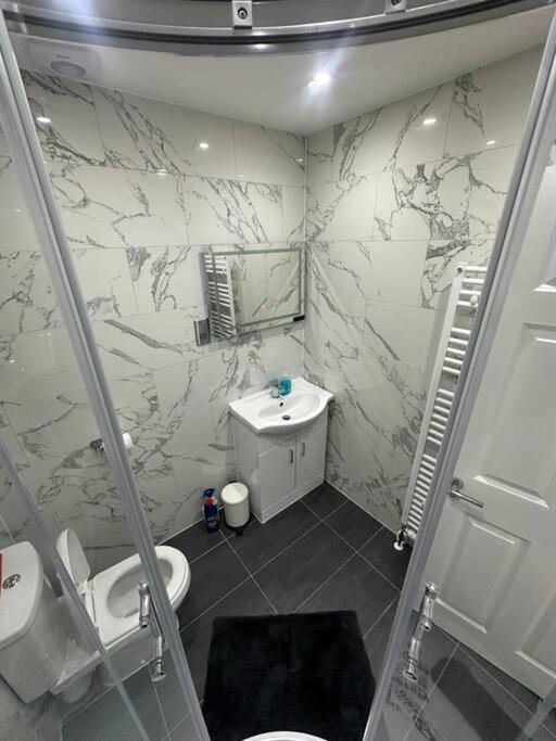 2 Bedroom House,Brownhillrd Se6 Лондон Экстерьер фото
