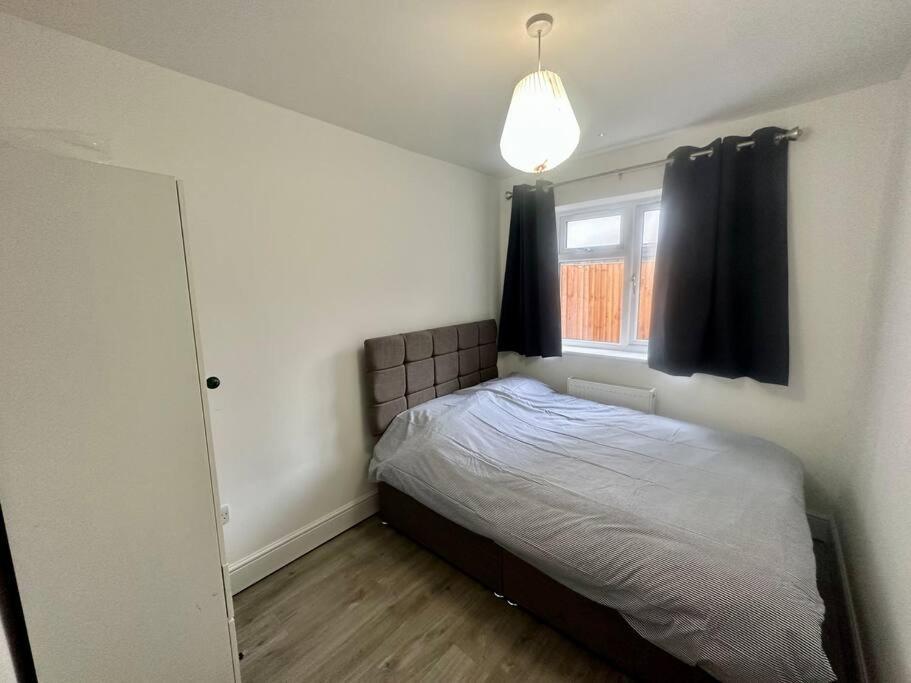 2 Bedroom House,Brownhillrd Se6 Лондон Экстерьер фото