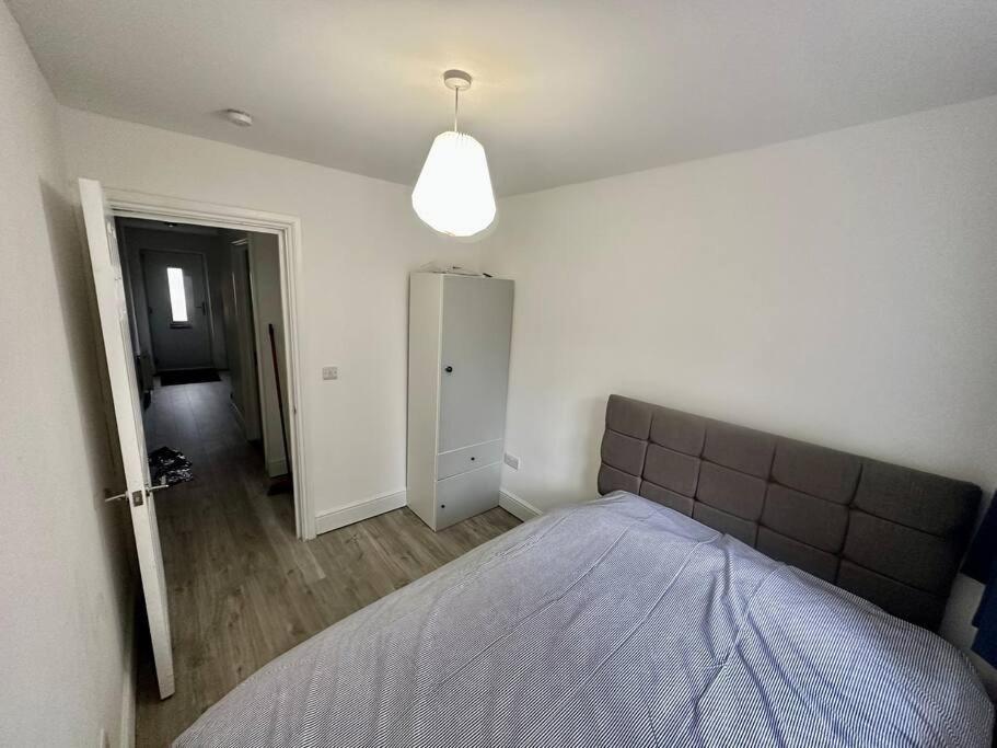 2 Bedroom House,Brownhillrd Se6 Лондон Экстерьер фото