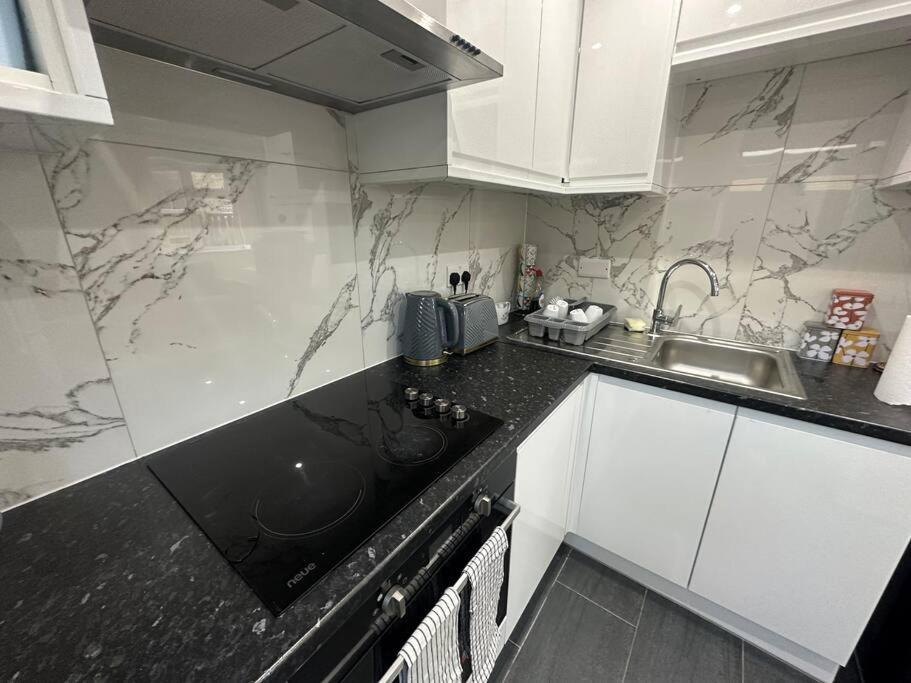 2 Bedroom House,Brownhillrd Se6 Лондон Экстерьер фото