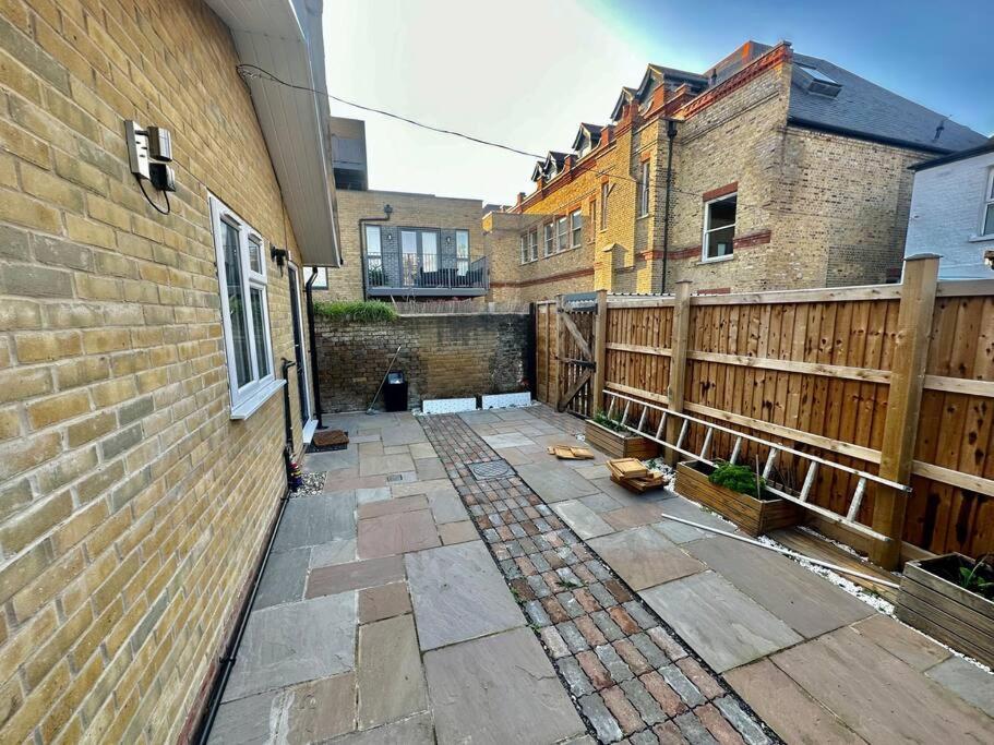2 Bedroom House,Brownhillrd Se6 Лондон Экстерьер фото