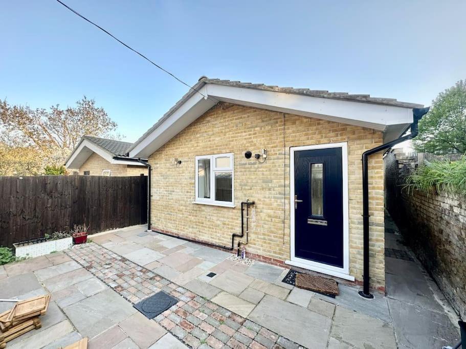 2 Bedroom House,Brownhillrd Se6 Лондон Экстерьер фото